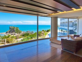 供应早餐、午餐和晚餐，无国界融合菜，海景