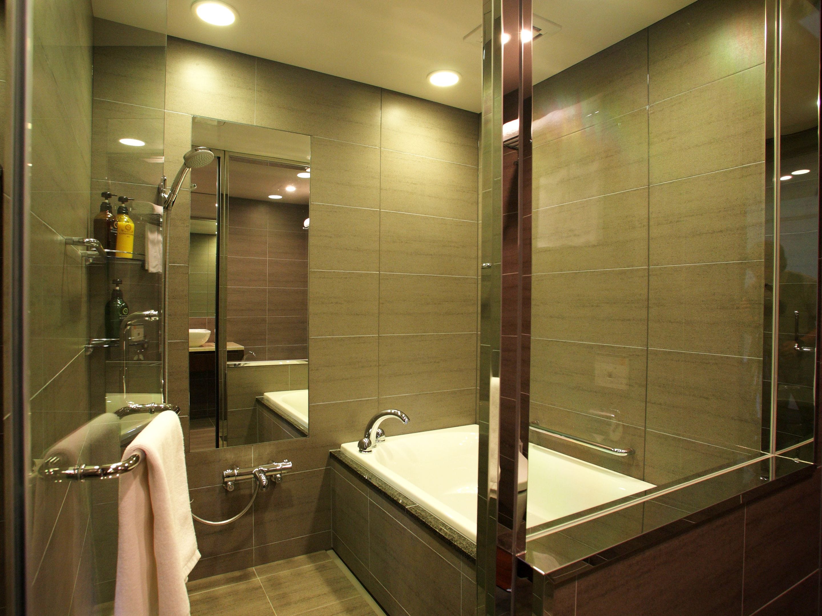 1 bedroom, down duvets, in-room safe, desk