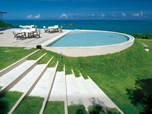 Piscine extérieure (ouverte en saison)