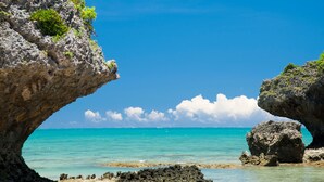 A natural rock formation with a clear view of the ocean and sky. - Hotel Hamahigashima Resort (Uruma)