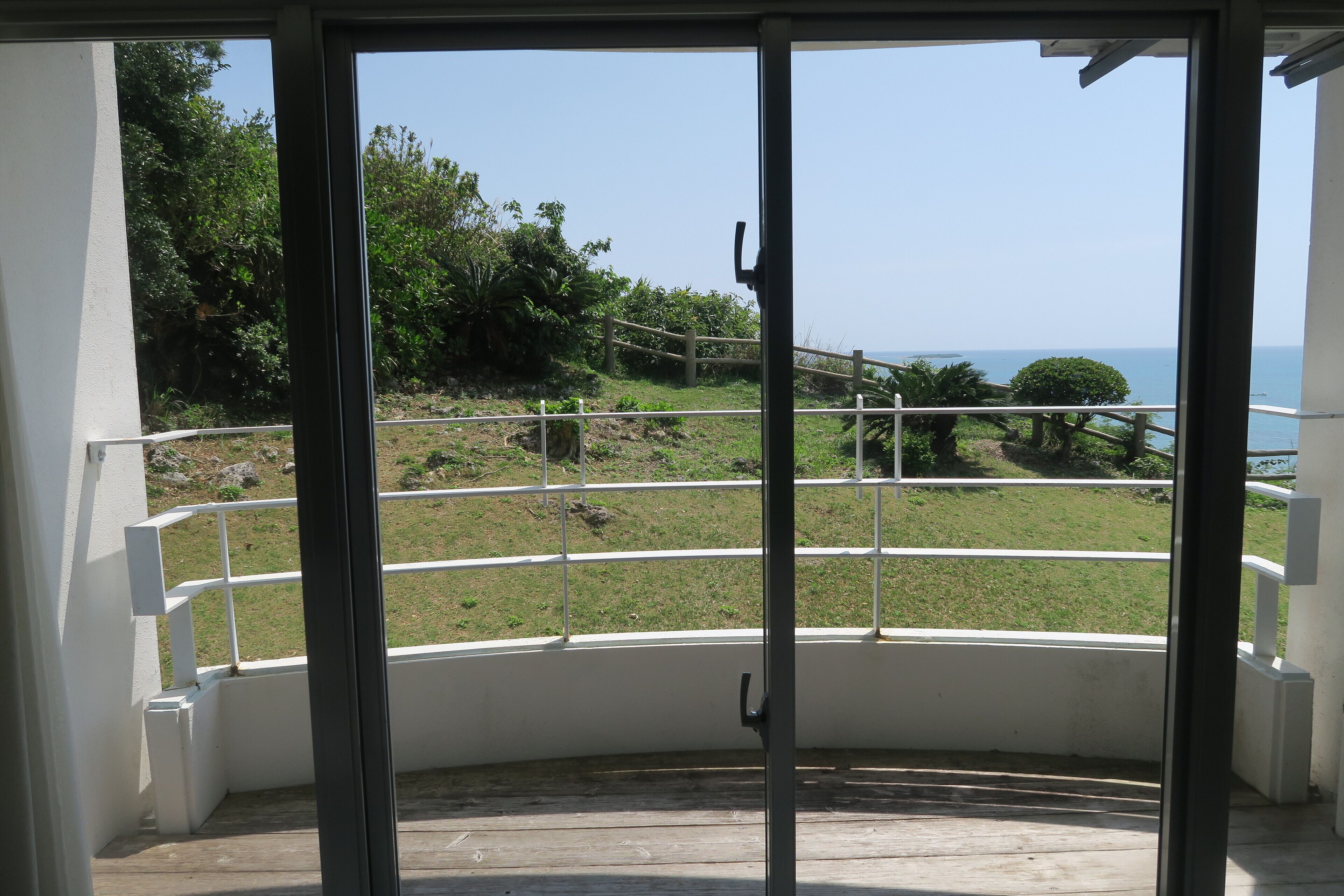 standard twin room, smoking | balcony view