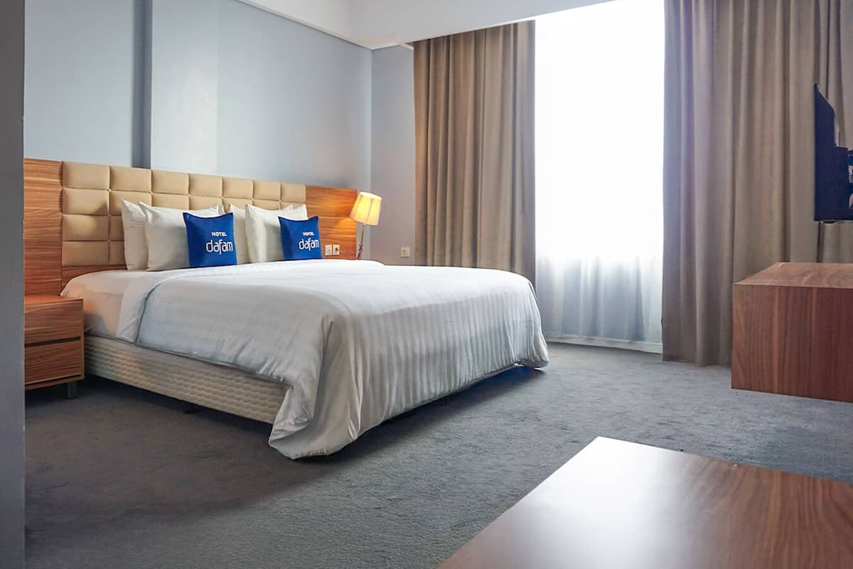 Executive Suite | In-room safe, blackout curtains, soundproofing, free WiFi