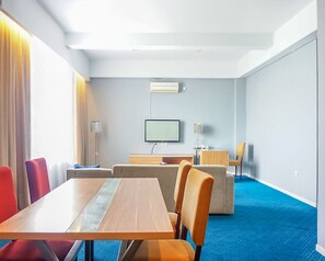 Family Double Room | In-room dining