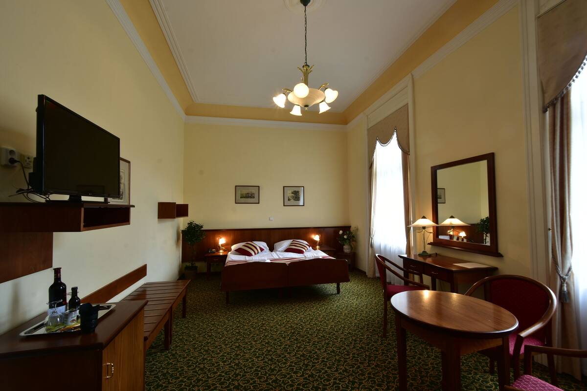 double room | minibar, in-room safe, desk, blackout curtains