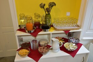 Café da manhã com buffet todos os dias mediante uma taxa