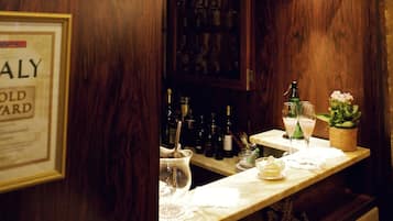 Bar (in der Unterkunft)