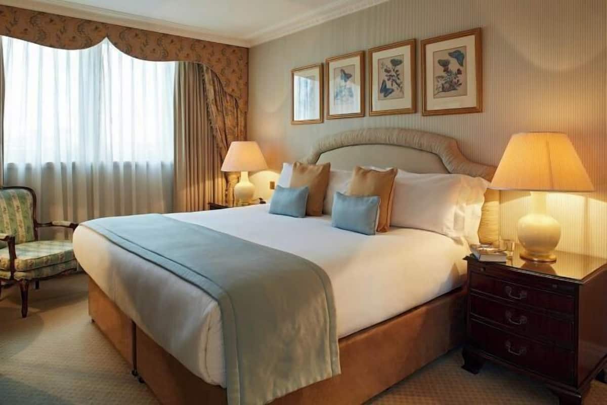 4 bedrooms, in-room safe, desk, iron/ironing board