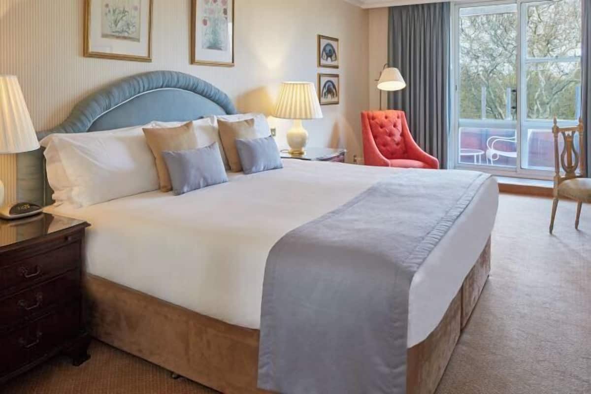 4 bedrooms, in-room safe, desk, iron/ironing board