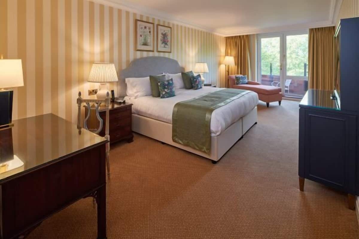 4 bedrooms, in-room safe, desk, iron/ironing board