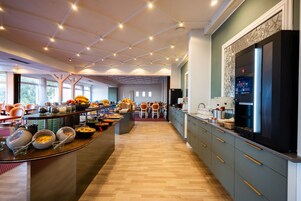 Lunch, dinner served; international cuisine, garden views 