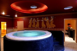 室内 SPA 浴缸