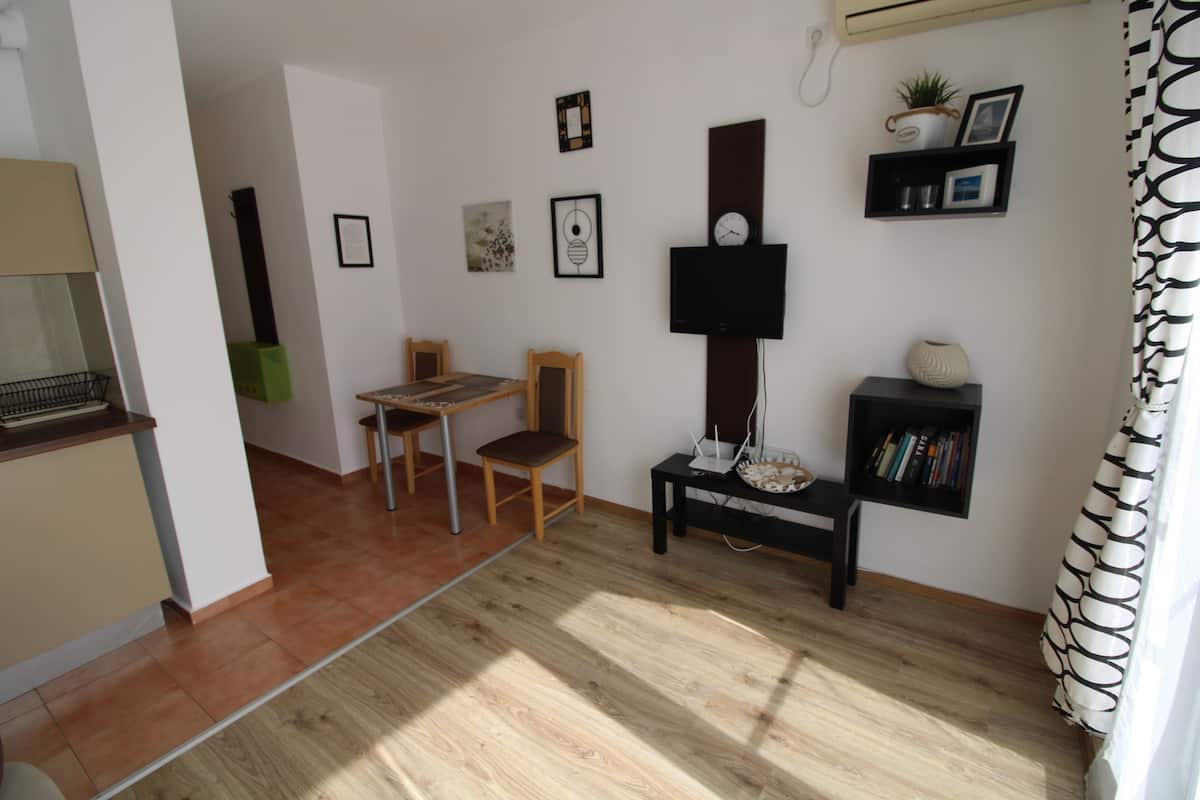 1 bedroom, WiFi, bed sheets