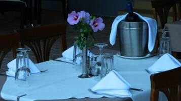 Breakfast, lunch, dinner served; Greek cuisine