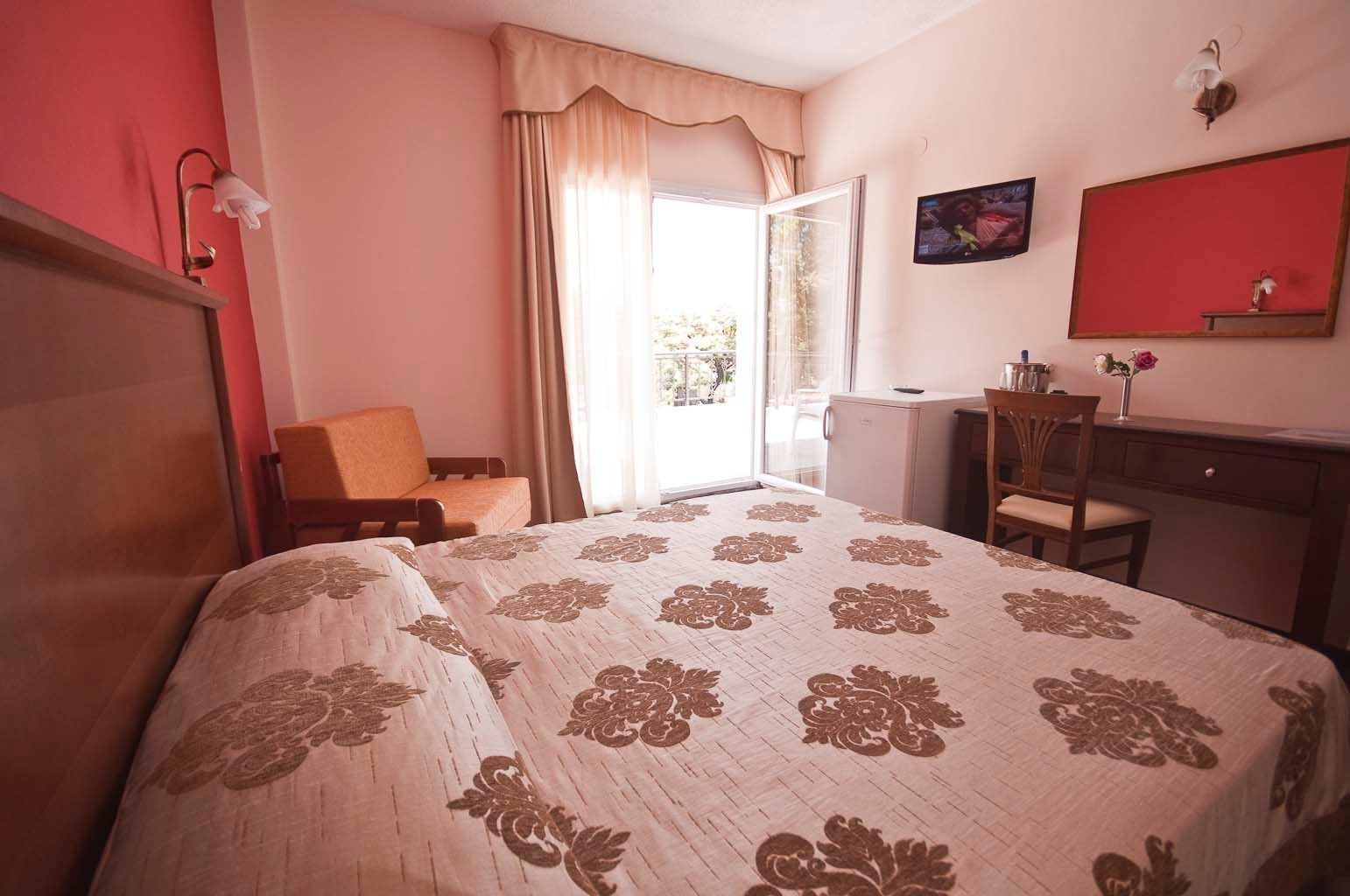 Frigobar, berços grátis, Wi-Fi de cortesia