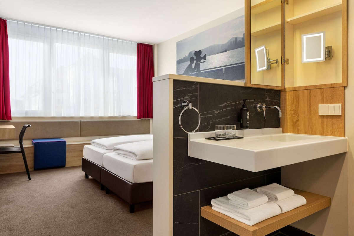 Premium bedding, in-room safe, individually decorated, desk