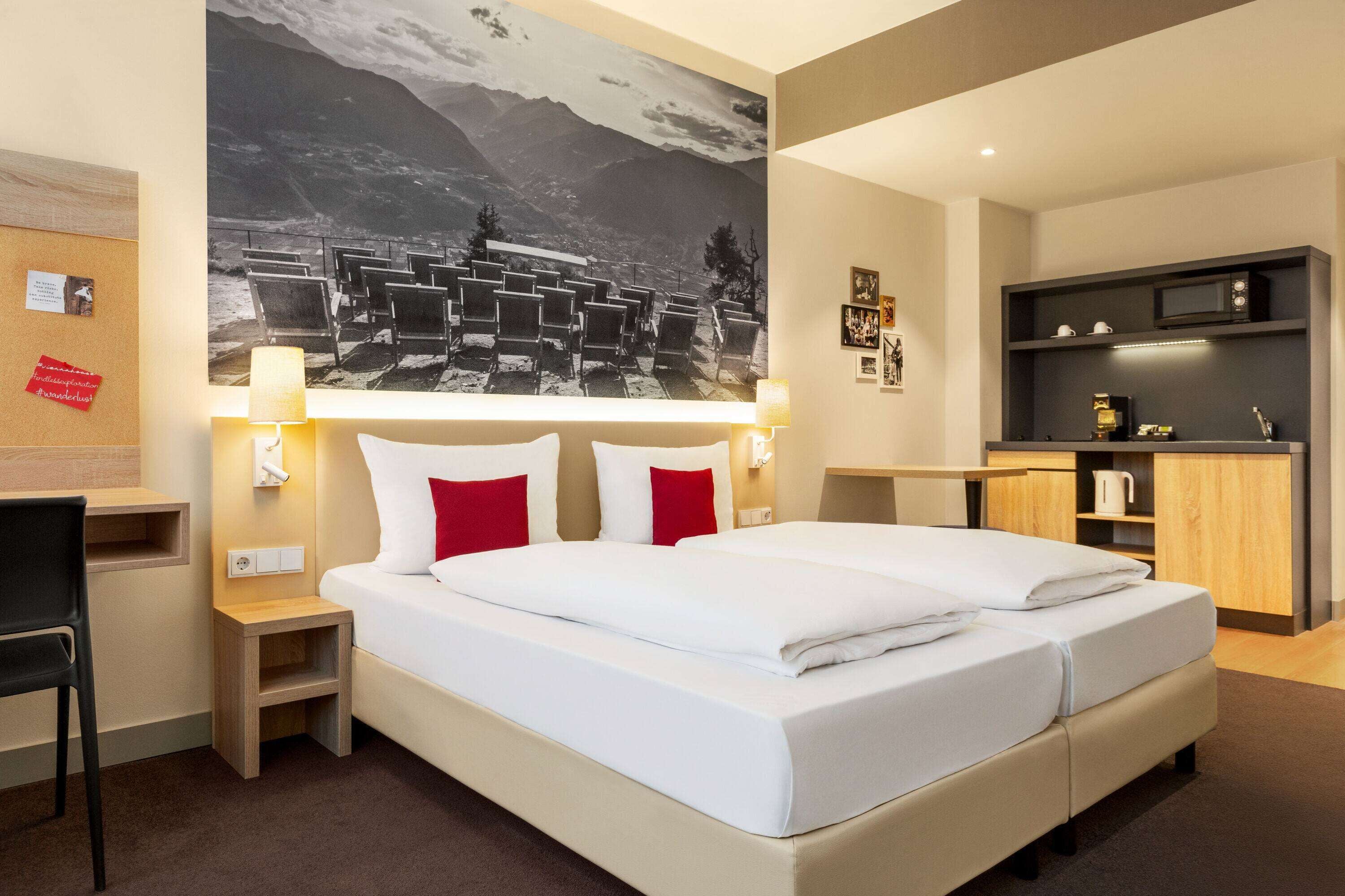 Apartment | Premium bedding, in-room safe, individually decorated, desk