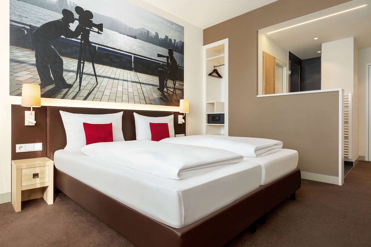 Premium bedding, in-room safe, individually decorated, desk