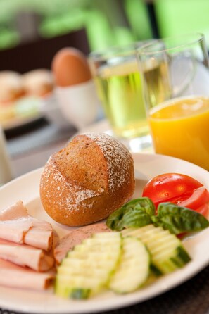 Desayuno buffet todos los días (con cargo)