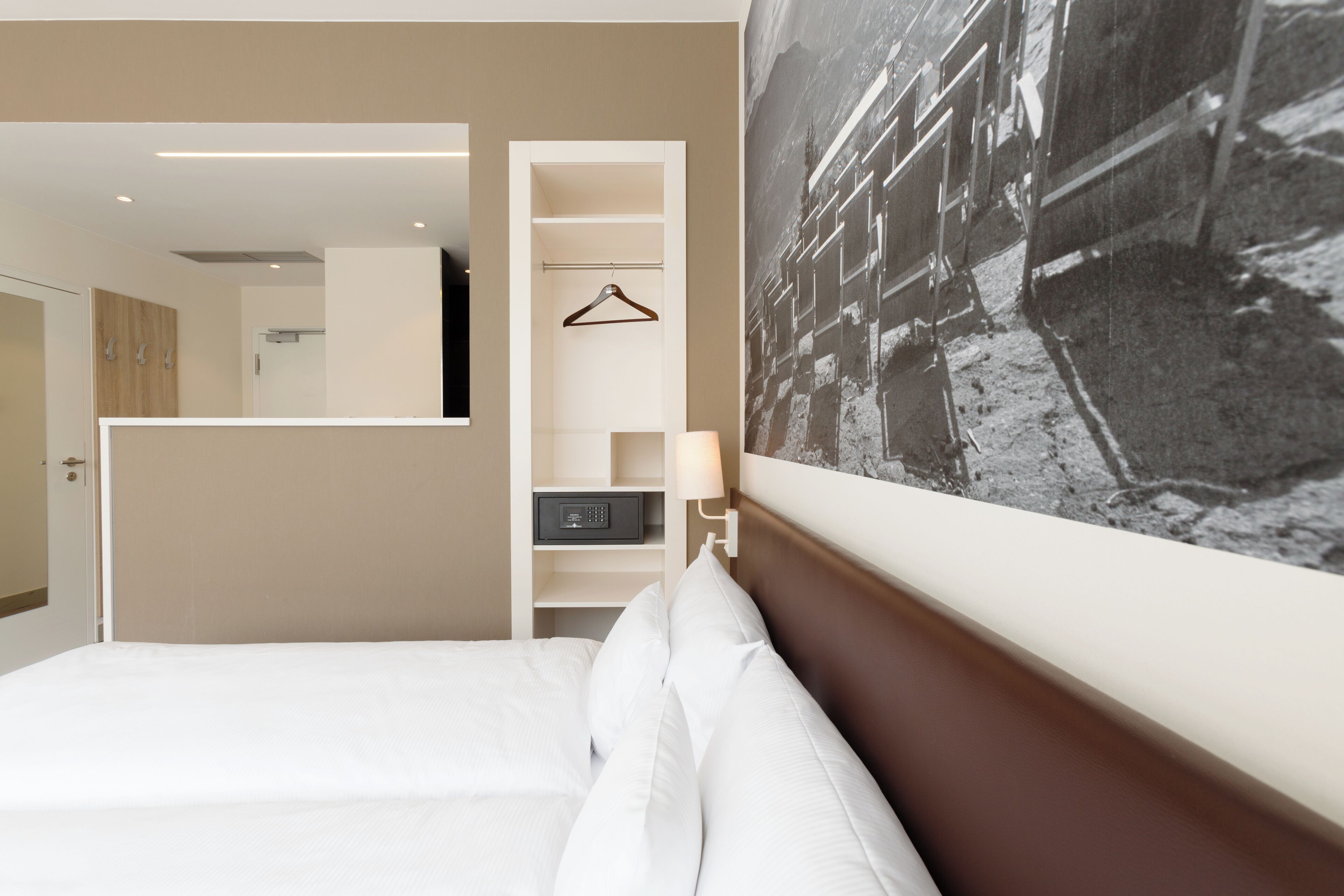 comfort room | premium bedding, in-room safe, individually decorated, desk