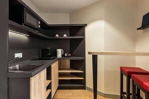 Premium bedding, in-room safe, blackout drapes, soundproofing - City Hotel MAX - Munich West (Munich)