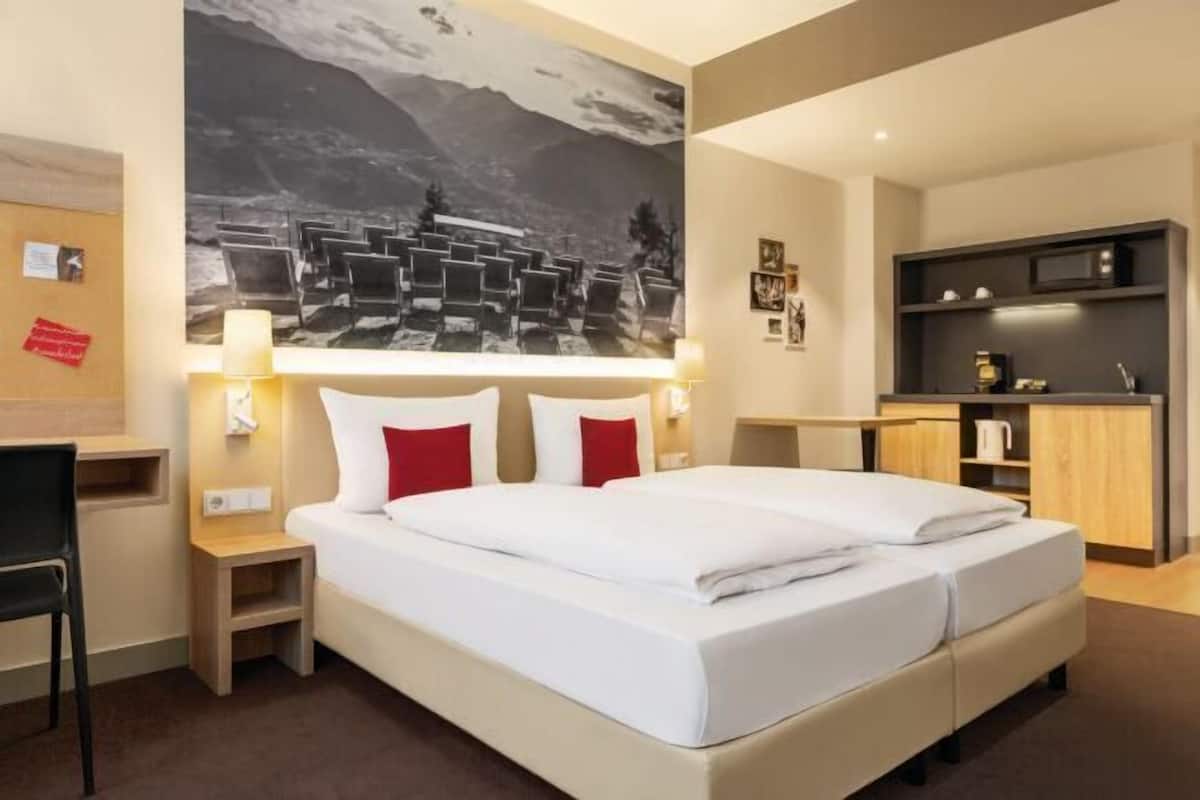 Premium bedding, in-room safe, individually decorated, desk