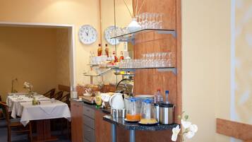 Free daily buffet breakfast