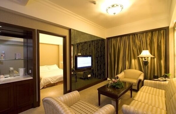 Executive Room (Deluxe) | Living room