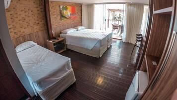 Suíte estúdio conforto | Cofres nos quartos, escrivaninha, cortinas blackout, berços grátis