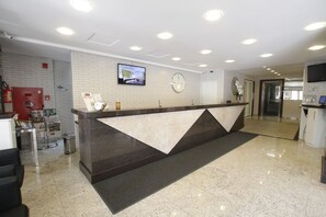 Reception - Hotel Confiance Batel (Curitiba)