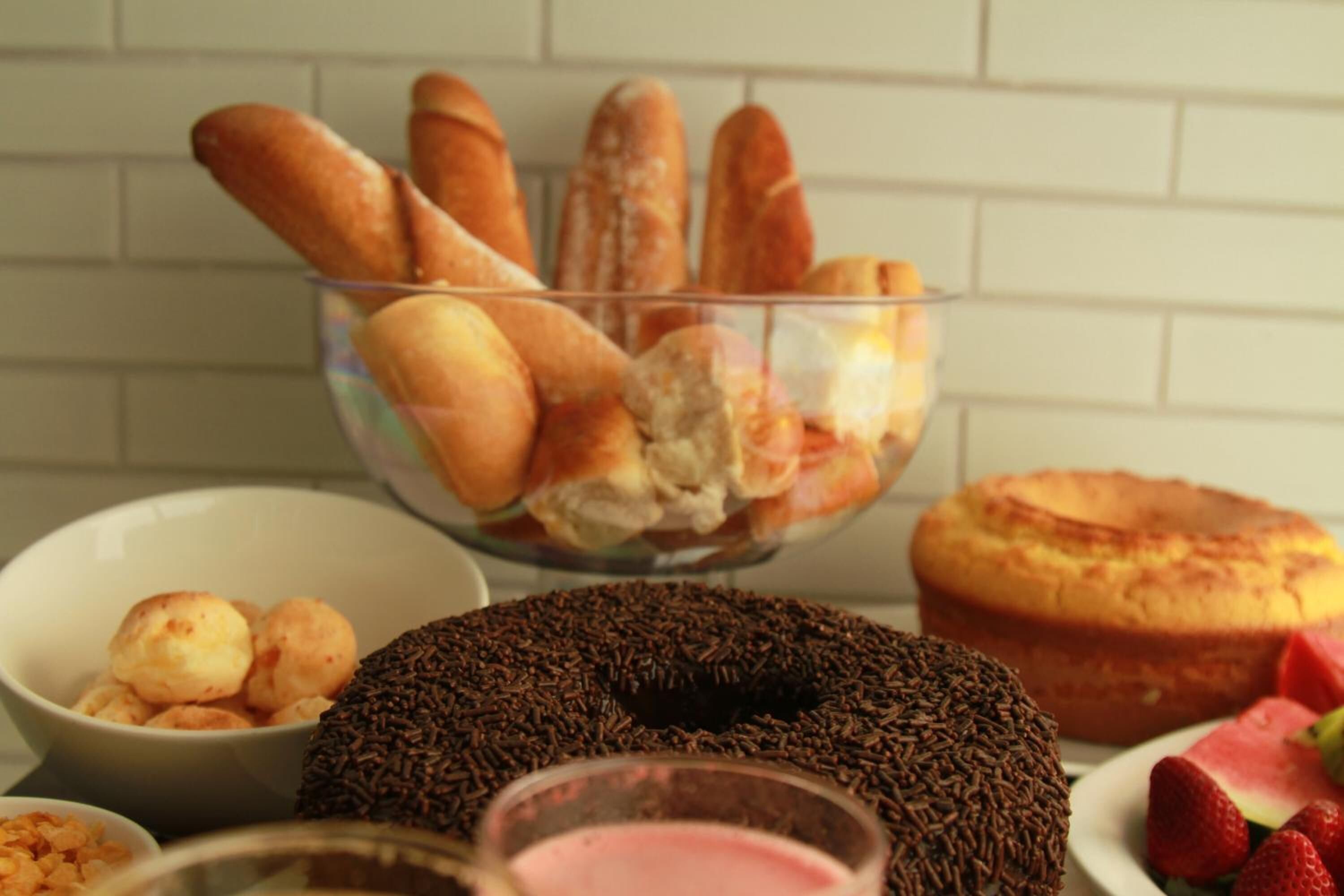 breakfast, lunch and dinner served