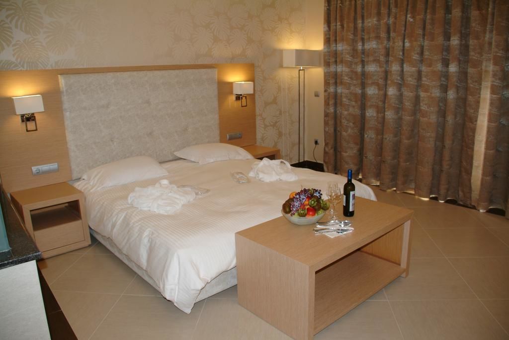 superior double room, sea view | minibar, in-room safe, individually decorated, desk
