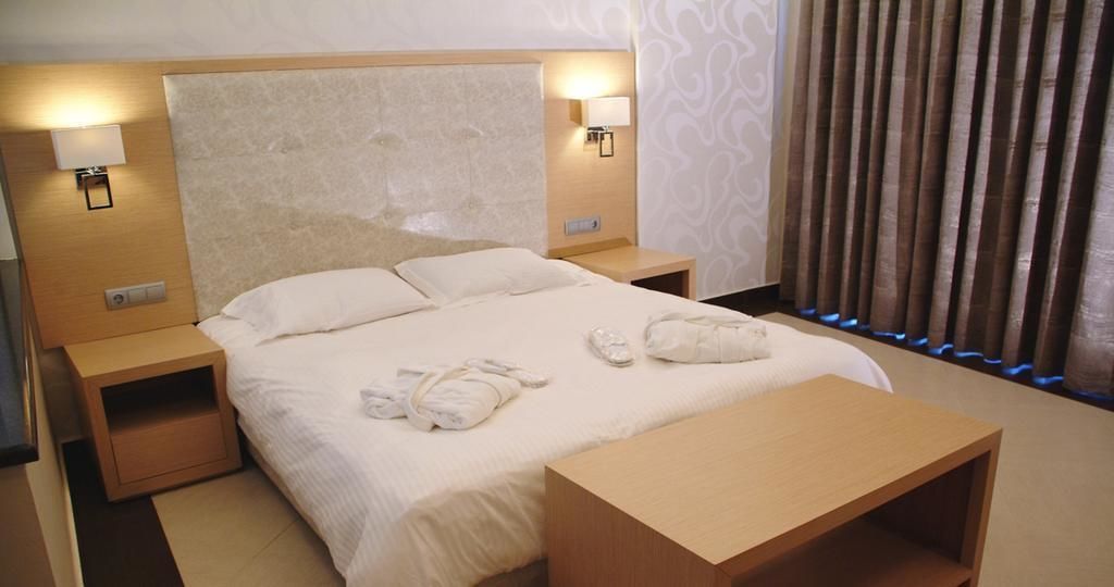superior triple room, ground floor | minibar, in-room safe, individually decorated, desk
