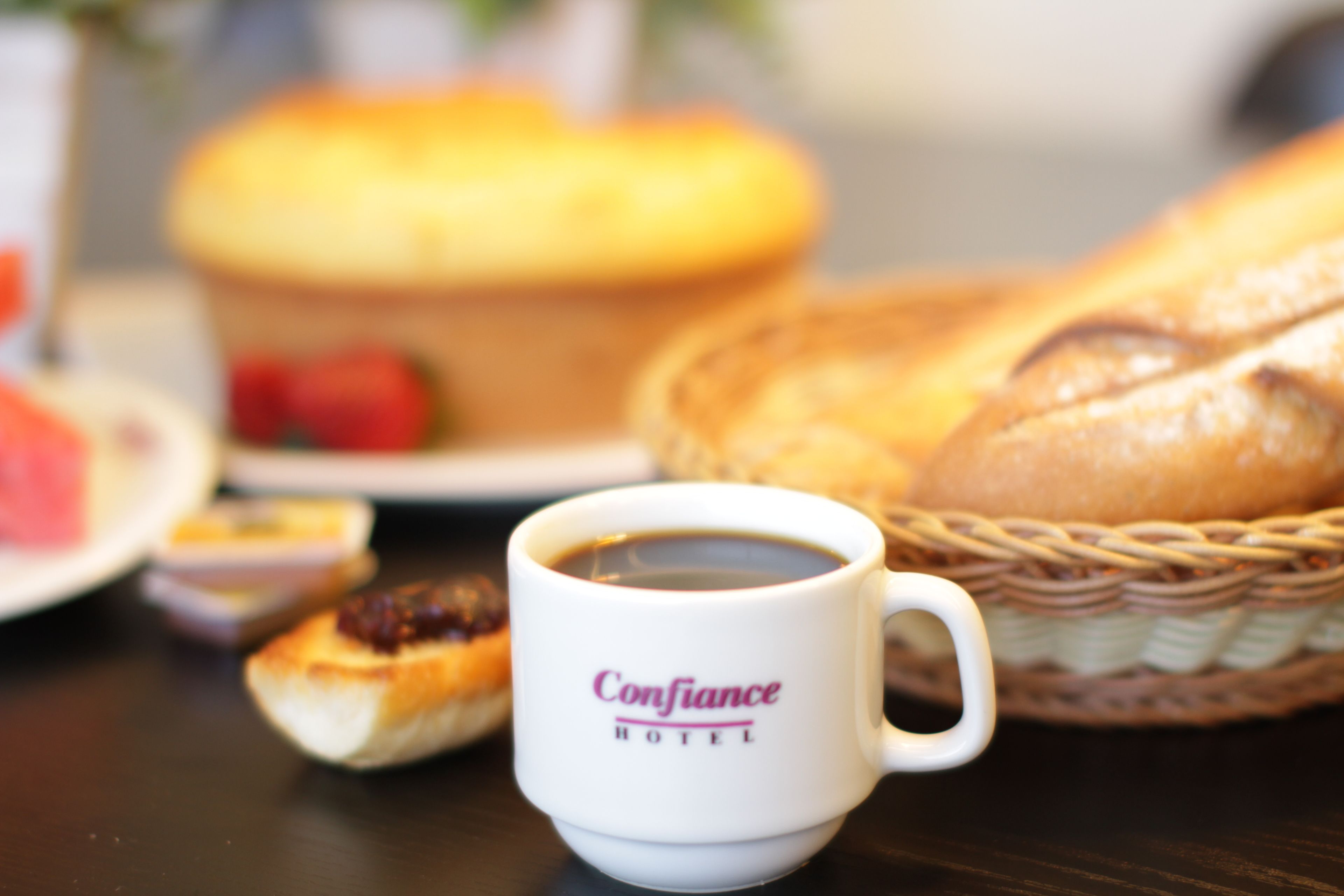 breakfast, lunch and dinner served