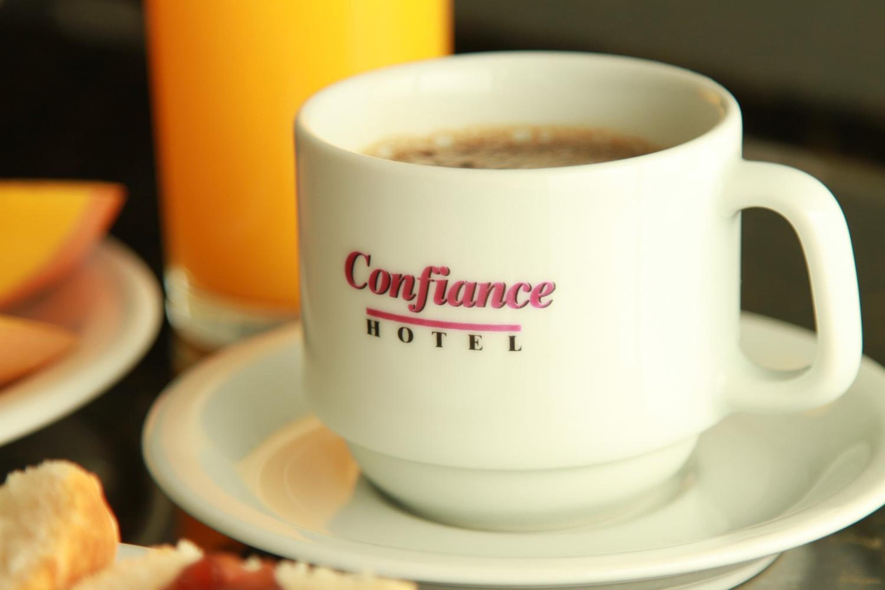 breakfast, lunch and dinner served