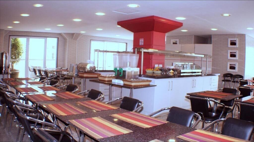 breakfast, lunch and dinner served