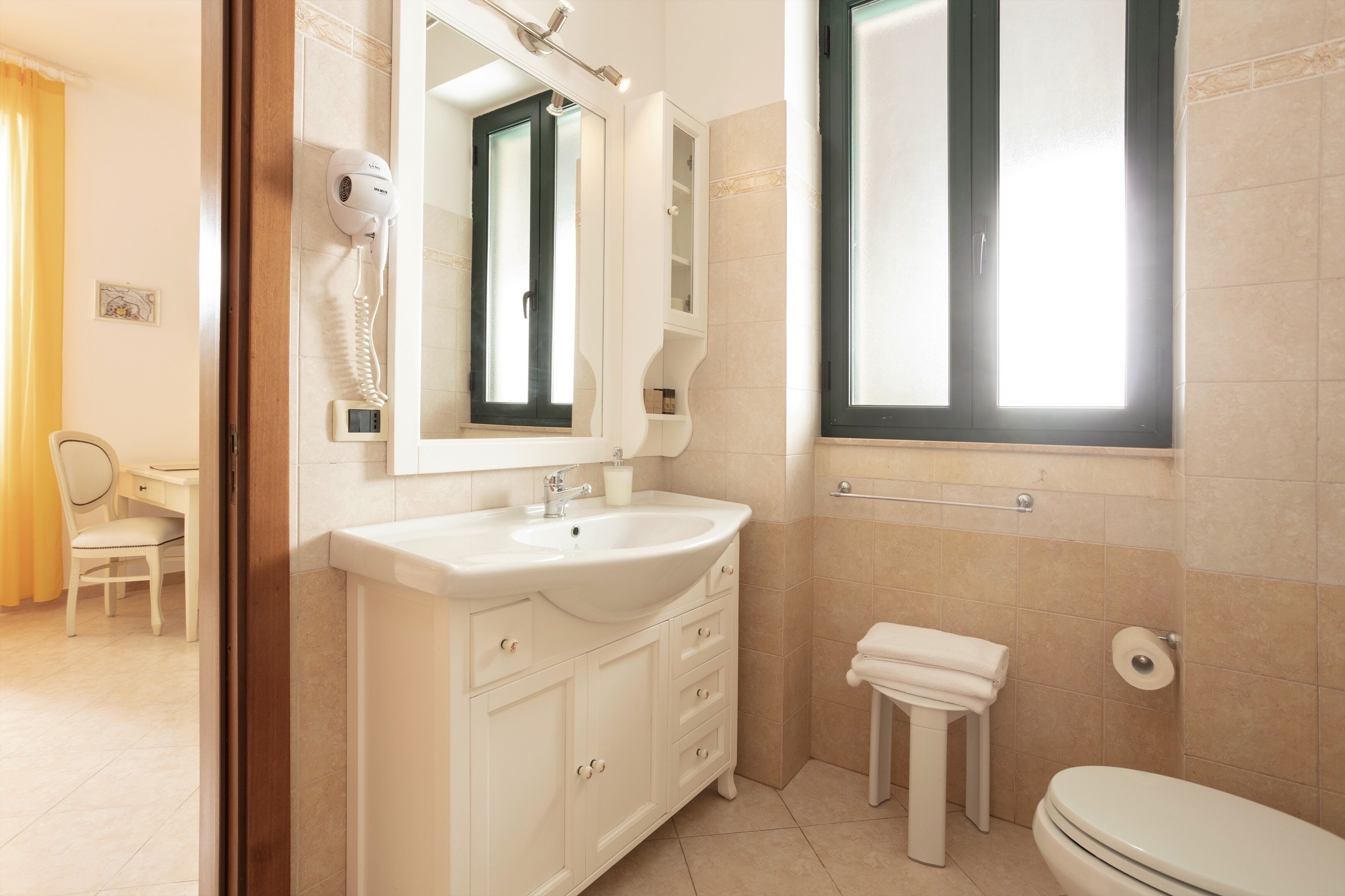 shower, free toiletries, hair dryer, bidet