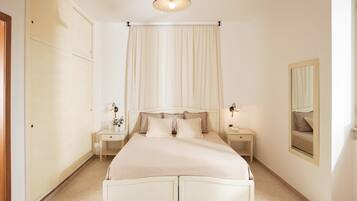 Minibar, Zimmersafe, Schreibtisch, kostenloses WLAN