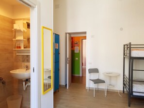 In-room safe, desk, blackout curtains, soundproofing - Hostel Mancini Naples (Naples)