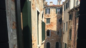 Unclassified image, 5 of 49, button - Canada Hotel (Venice)