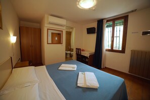 Double or Twin Room, Private Bathroom | In-room safe, individually furnished, iron/ironing board, WiFi - Canada Hotel (Venice)