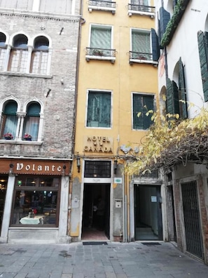 View from property - Canada Hotel (Venice)
