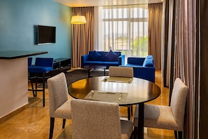 1 bedroom, in-room safe, individually decorated, desk - Park Inn by Radisson Hotel & Residence Duqm (Duqm)