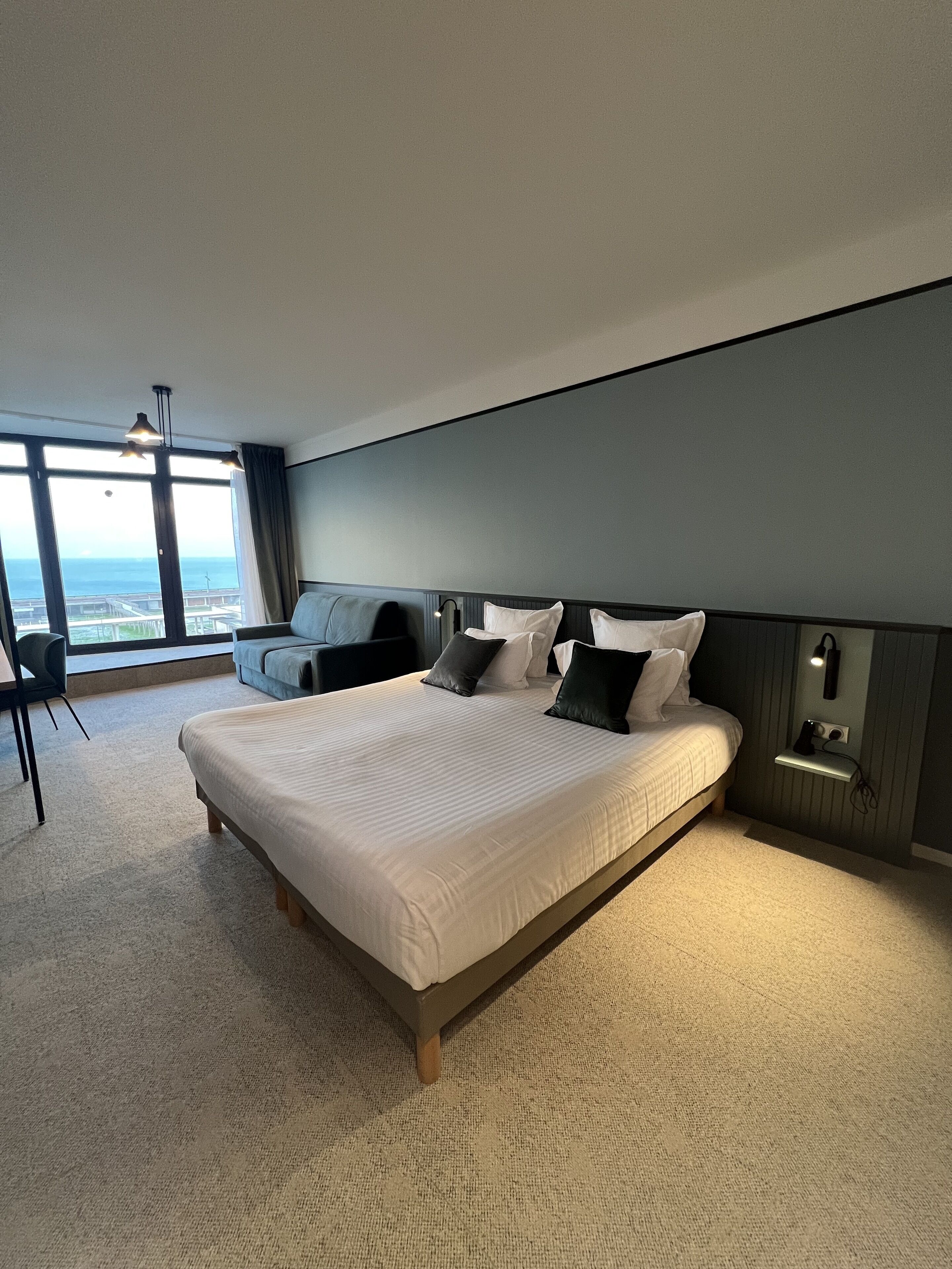 junior suite, sea view | in-room safe, desk, blackout curtains, soundproofing