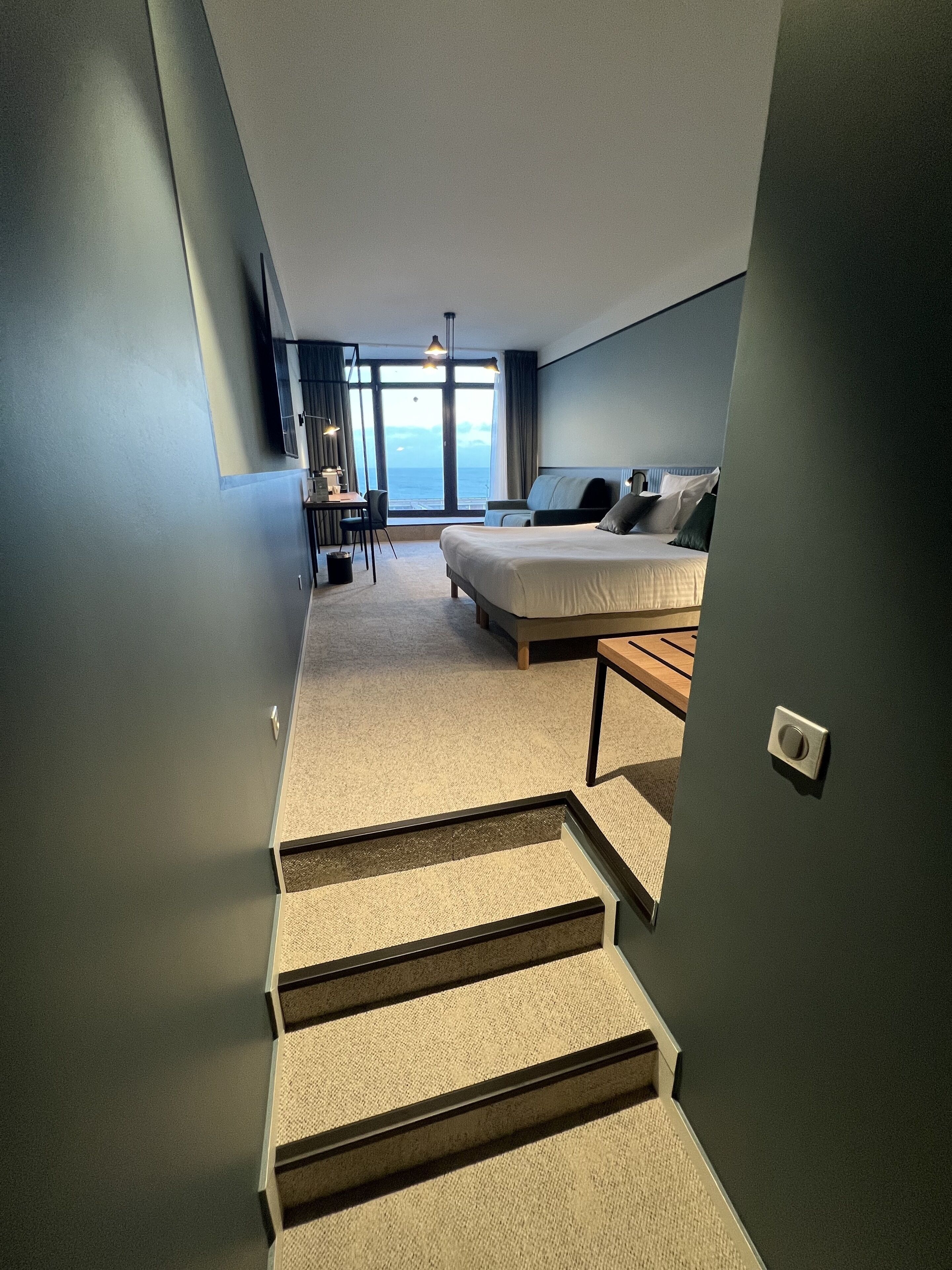 junior suite, sea view | in-room safe, desk, blackout curtains, soundproofing