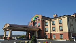 Exterior - Holiday Inn Express & Suites Greensburg by IHG (Greensburg)