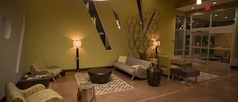 Lobby-lounge