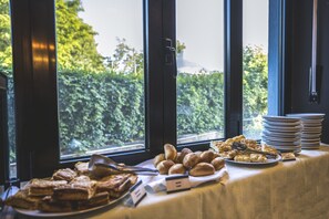 Desayuno bufé gratuito y diario