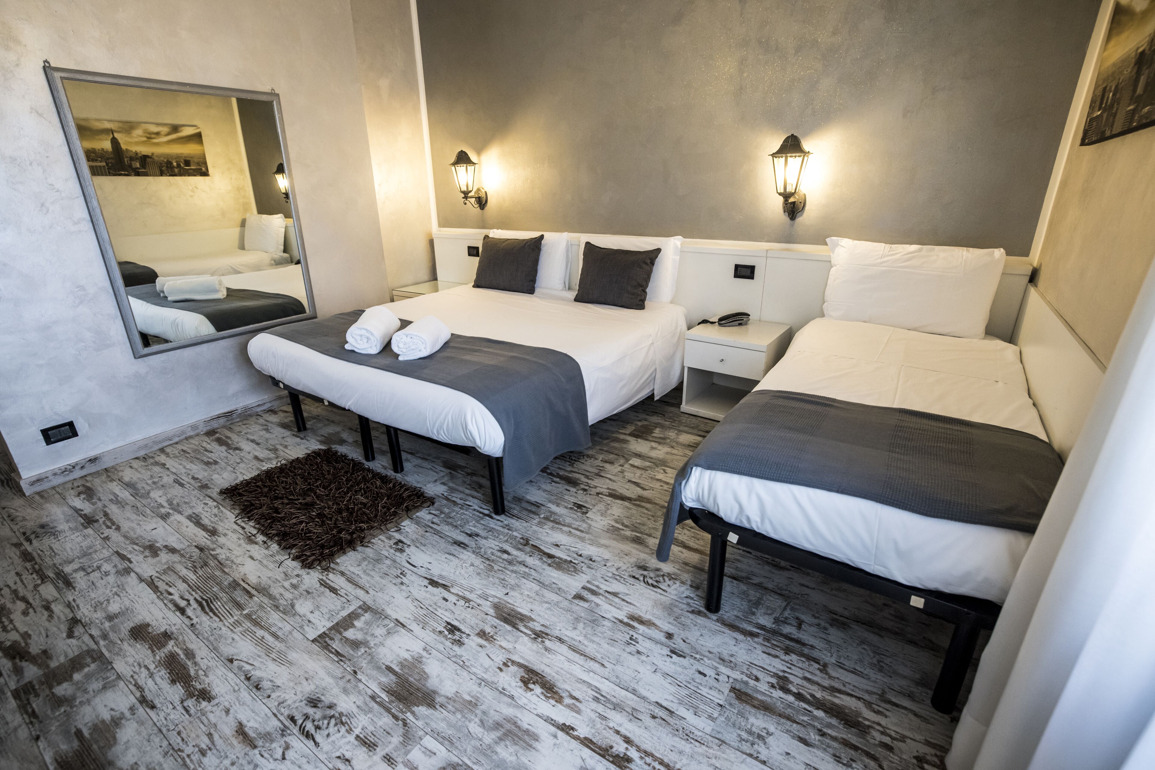 1 bedroom, down duvets, minibar, desk