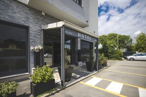 Mặt tiền nơi lưu trú