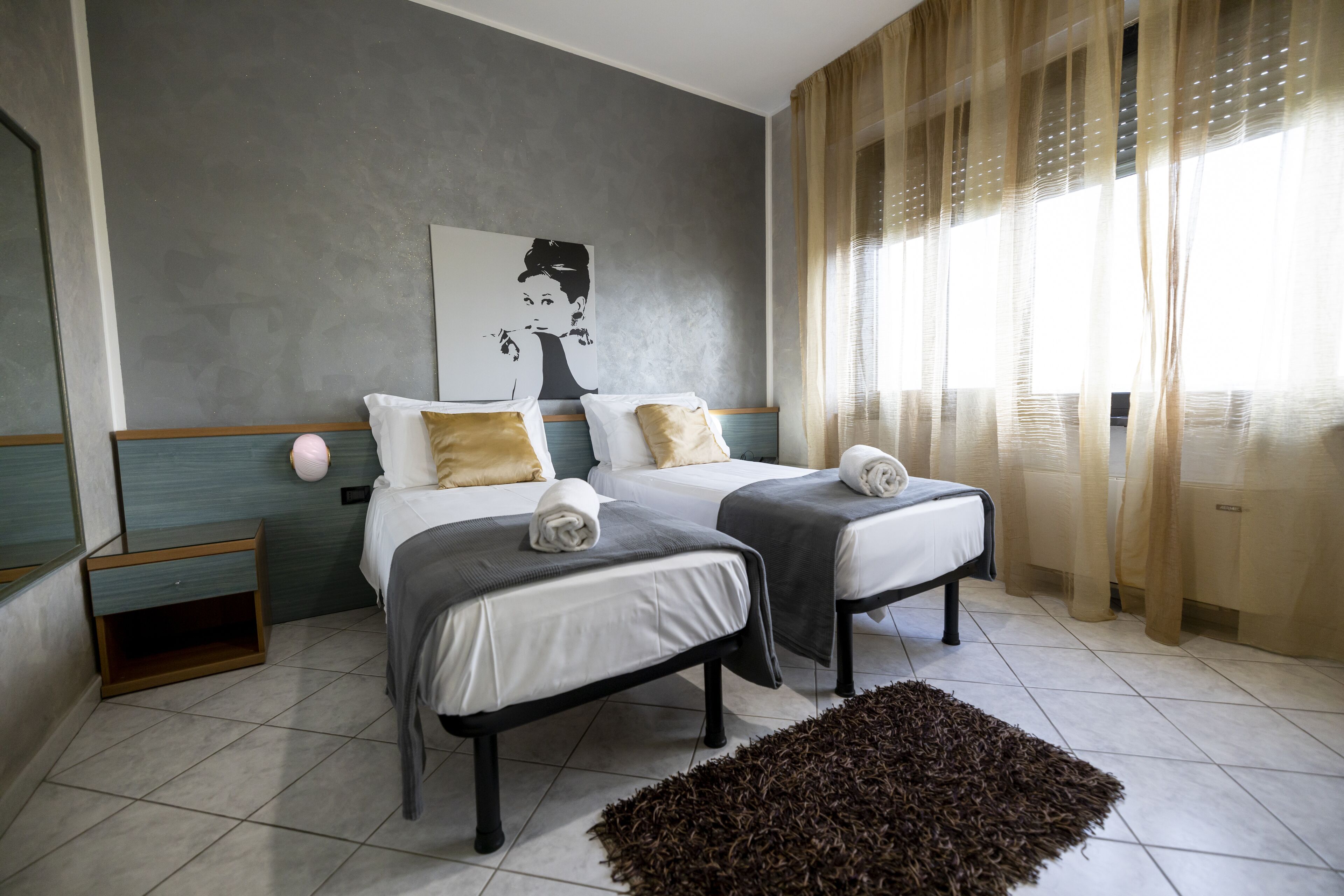 standard double room | 1 bedroom, down duvets, minibar, desk